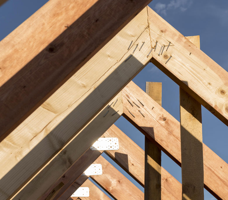 Techos-a-dos-aguas-y-revestimientos-en-madera